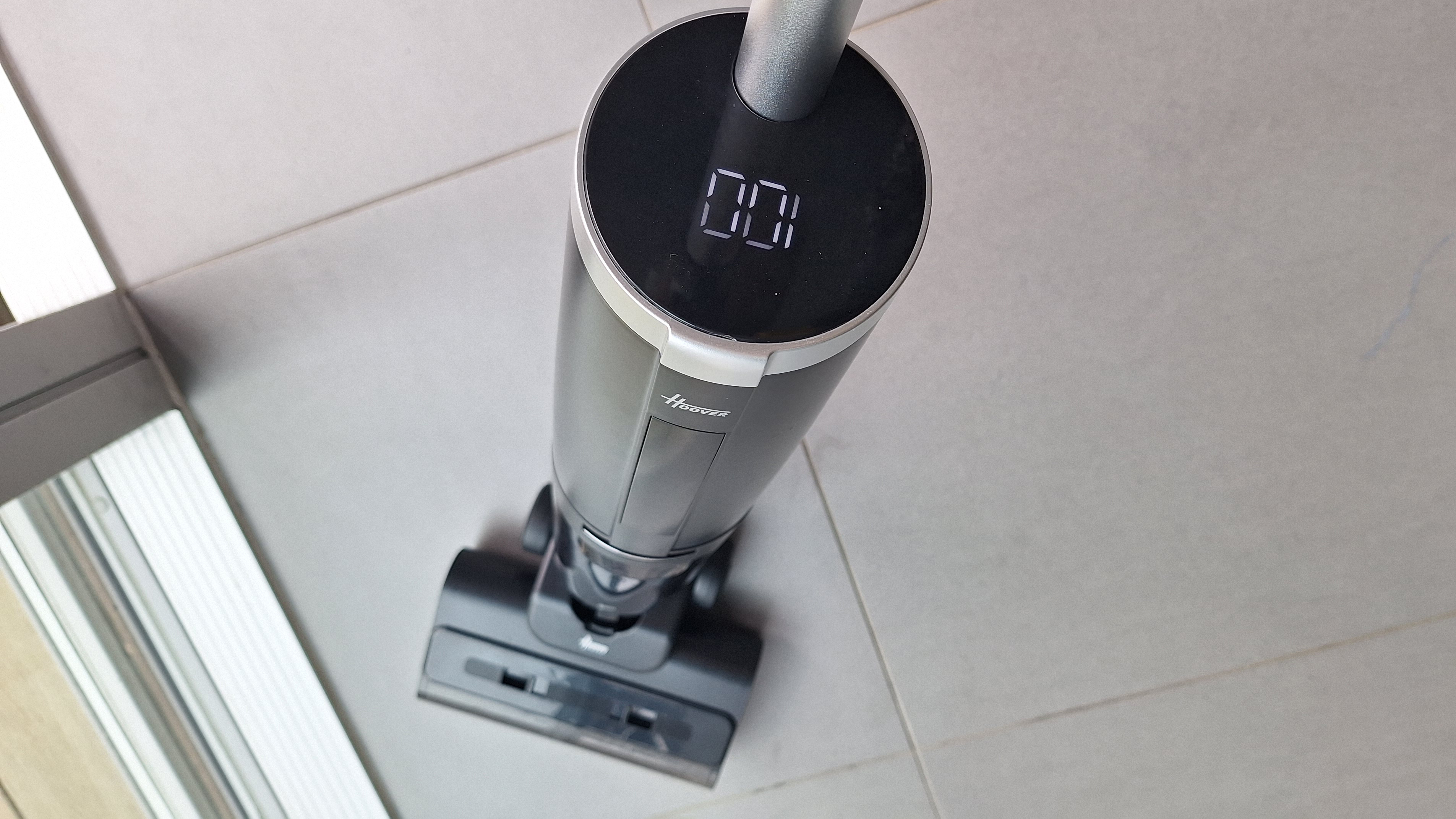 Hoover HW3 photographed from above, showing battery countdown timer