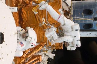 Astronauts Have Trouble Upgrading Hubble Telescope