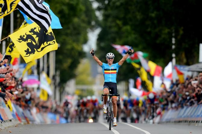 The peloton can only sit back and watch Philippe Gilbert (Belgium) claim the 2012 Worlds title
