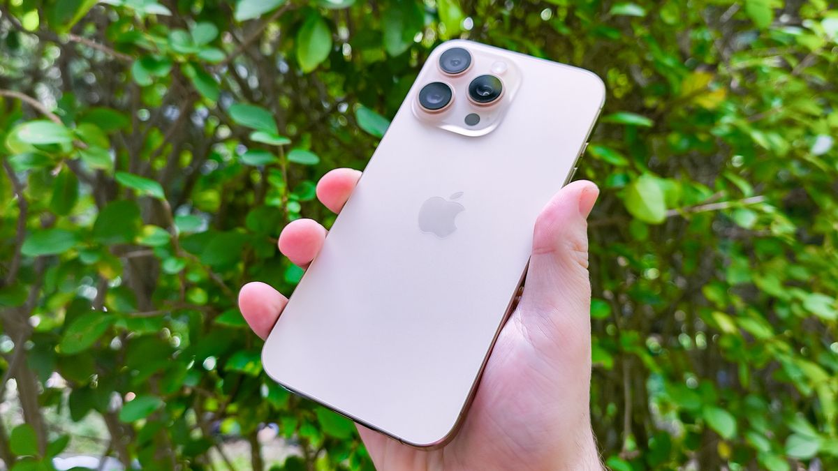 I just spent my first week with the iPhone 16 Pro Max — the ups and the downs