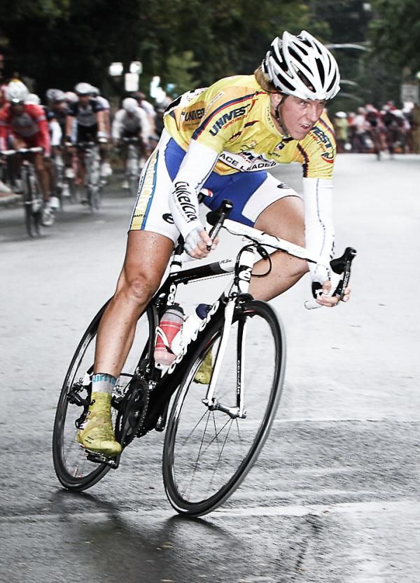 The yellow jersey leads the field through one of the many corners.