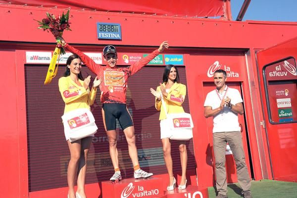 Igor Anton (Euskaltel - Euskadi) on the podium in the leader's red jersey.