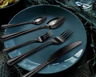 KONIGEEHRE 60 PCS Black Silverware Set for 12, 5 pieces on blue plate
