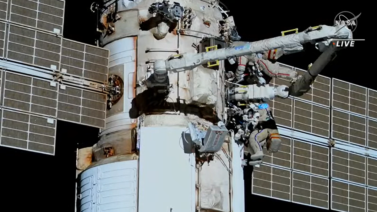 Podívejte se, jak ruští kosmonauti v pátek testují evropskou robotickou ruku