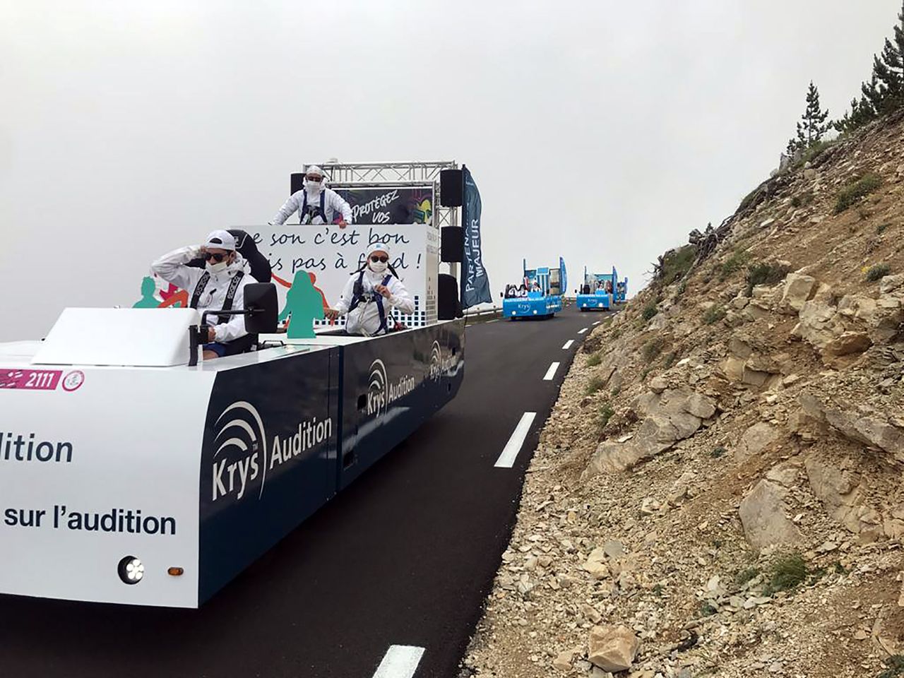 The caravan descends Mont Ventoux