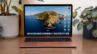 iPad Pro vs MacBook Air: MacBook Air 2020 display