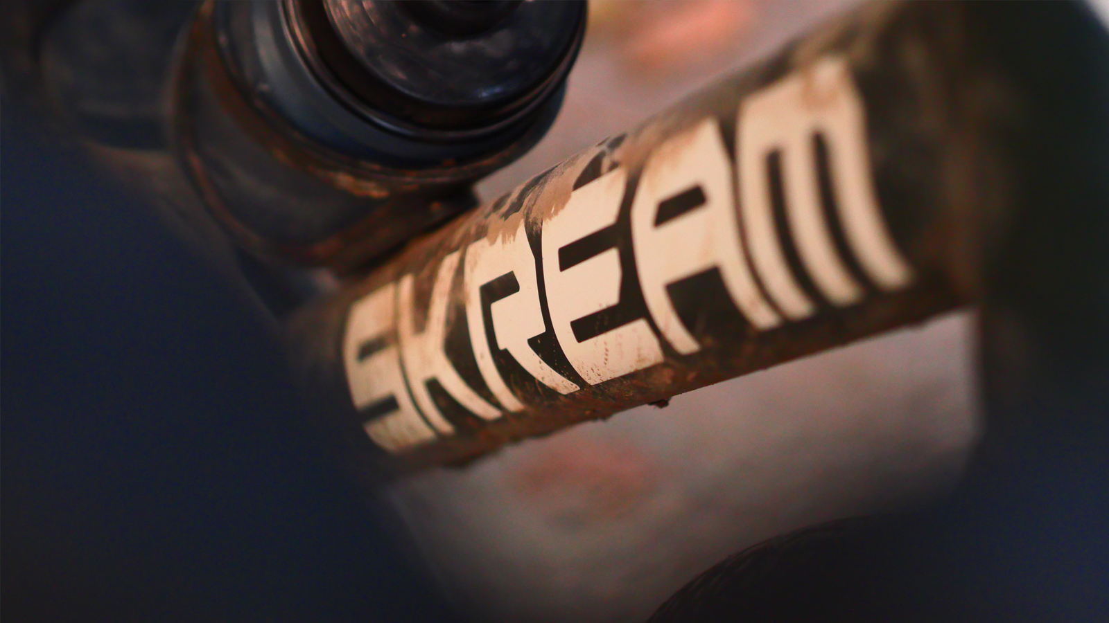 Skream Ranger downtube covered in dirt