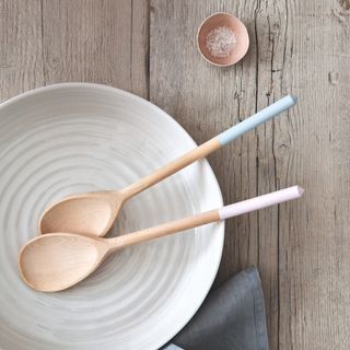 Wooden spoons on a ceramic plate