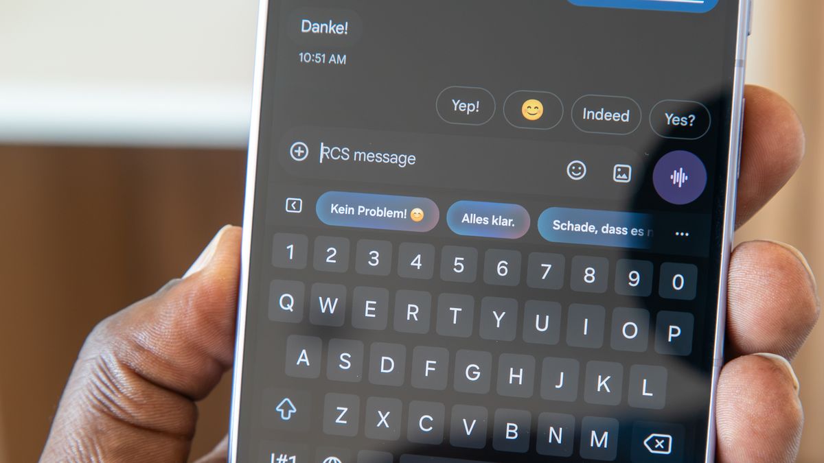 Galaxy Z Fold 8 Samsung Keyboard AI suggestions