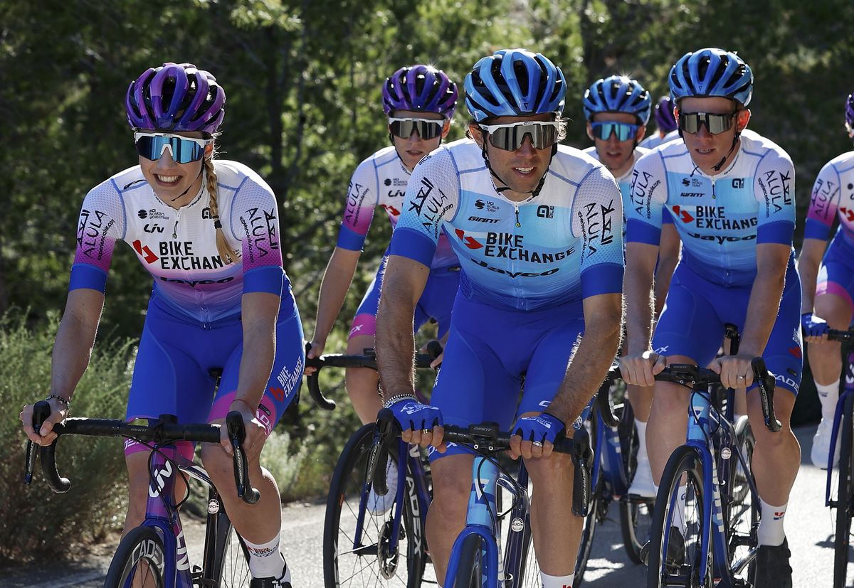 The 2022 BikeExchange-Jayco colours