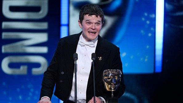 BAFTA 2026 memberikan kejutan besar dengan kemenangan aktor terbaik Robert Aramayo — inilah saatnya Anda dapat menyiarkan penampilan kemenangannya di Netflix