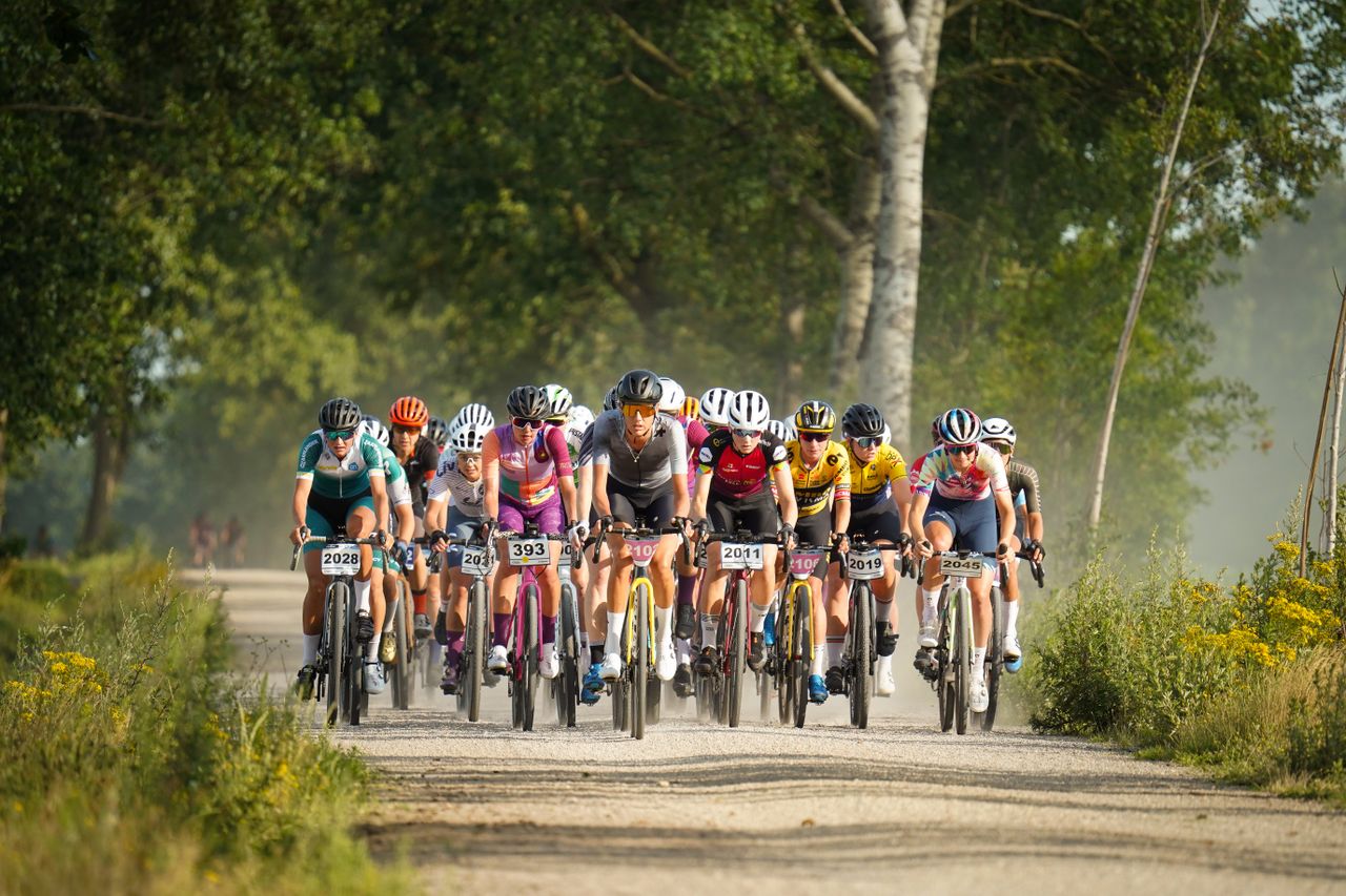 Moniek Tenninglo at the front of the peloton, including Marianne Vos among others.
