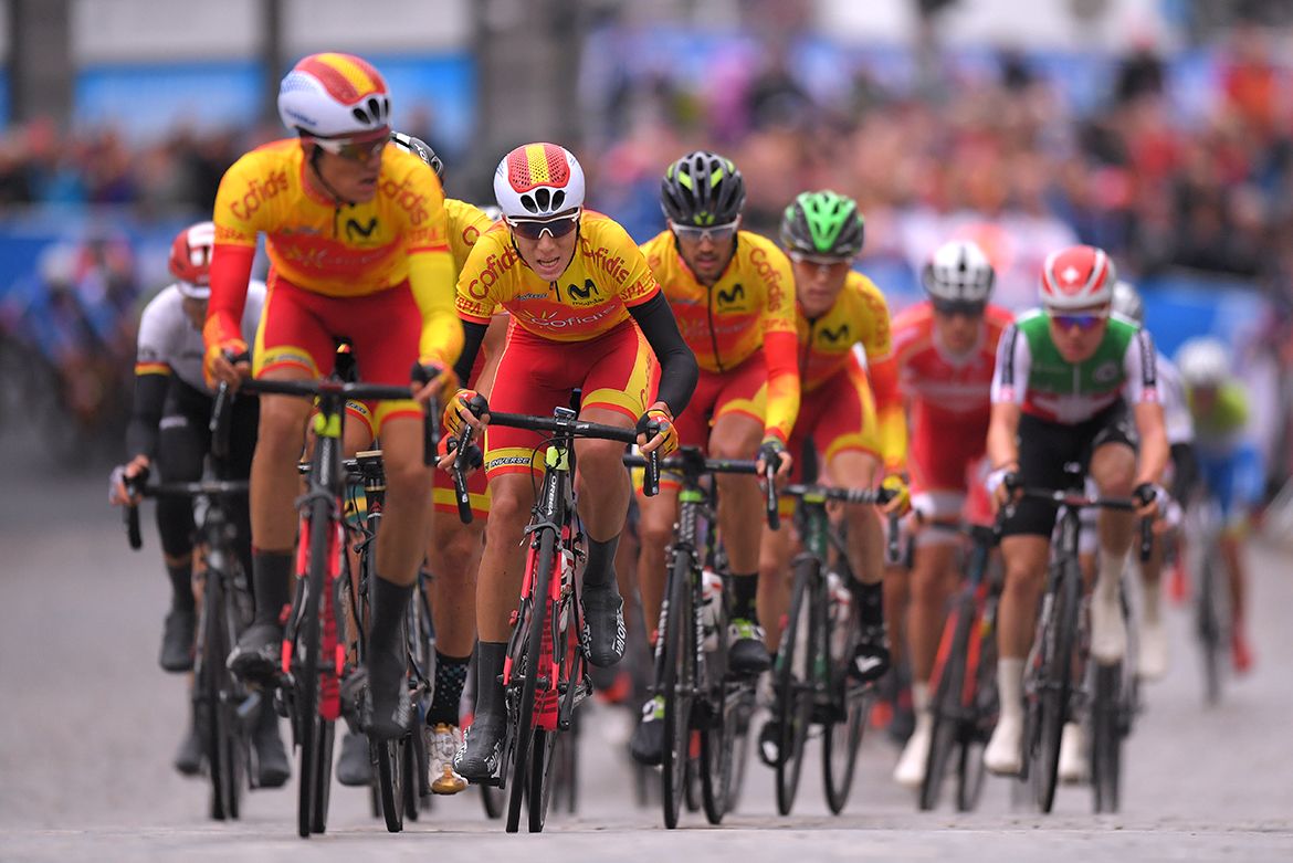 Spain leading the peloton in the under-23 road race at the Bergen World Championships