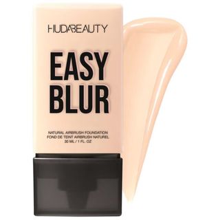 Base de maquillaje con aerógrafo natural Easy Blur de Huda Beauty