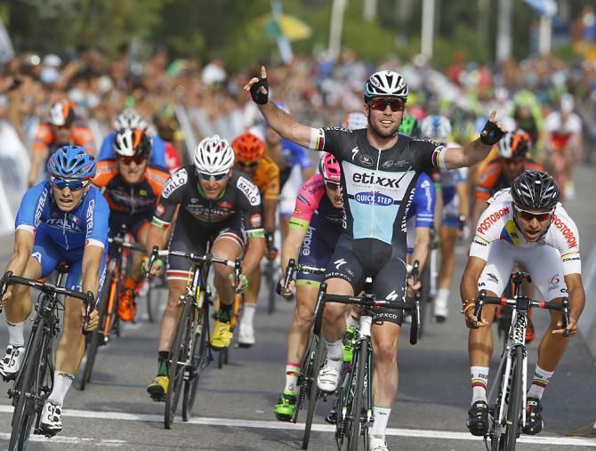 Mark Cavendish (Etixx-QuickStep) wins the stage 7 sprint