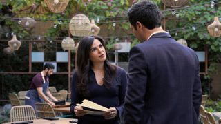 Lana Parrilla as Lisa Trammell, Manuel Garcia-Rulfo as Mickey Haller in episode 207 of The Lincoln Lawyer