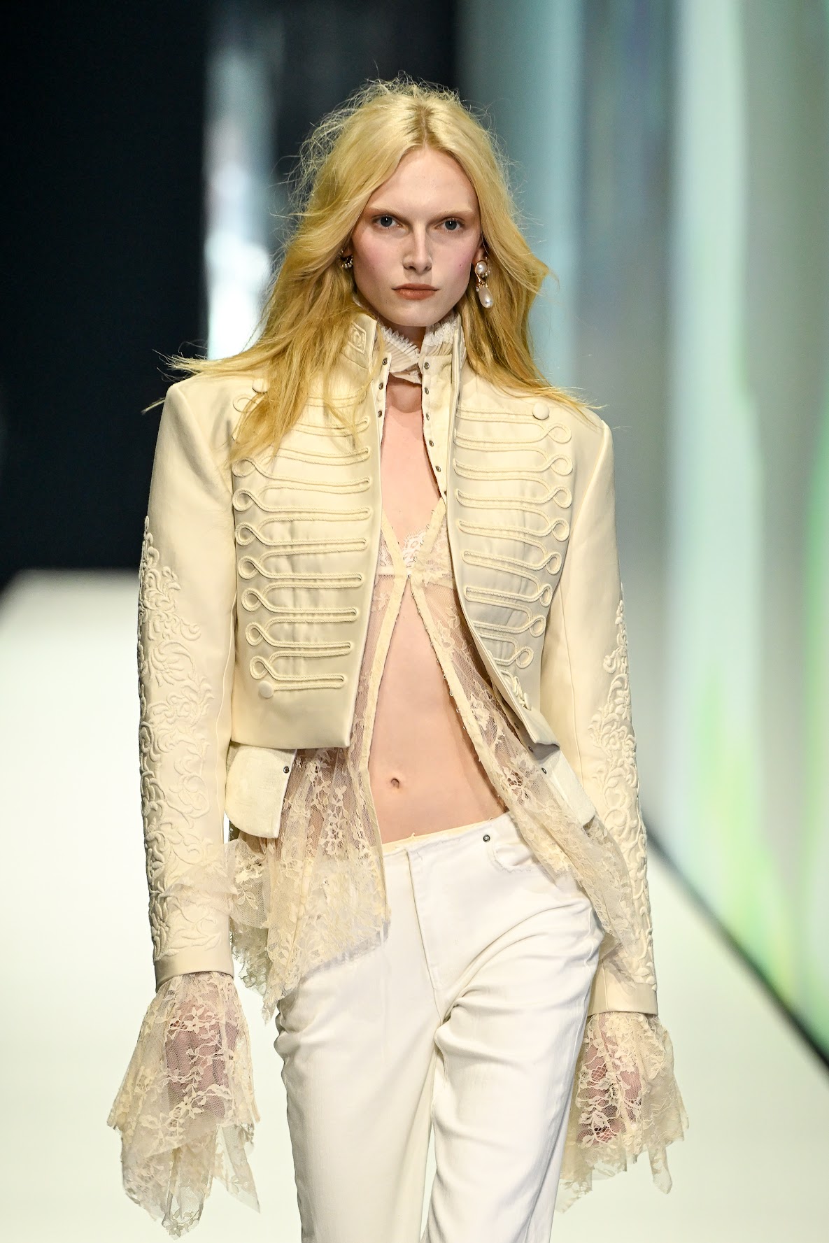 Alex Consani on the h&amp;amp;M runway