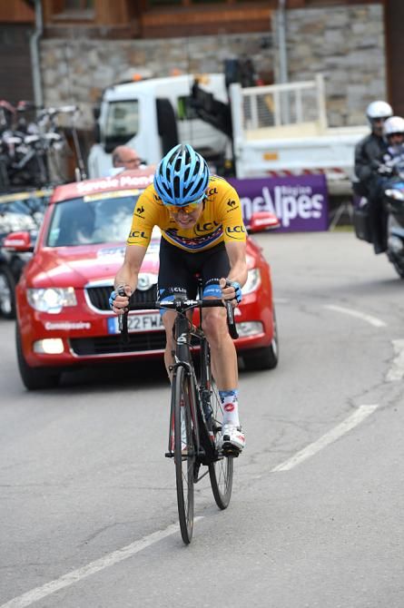 Rohan Dennis (Garmin Sharp) dug deep to hang onto third overall and best young rider after losing the yellow jersey.