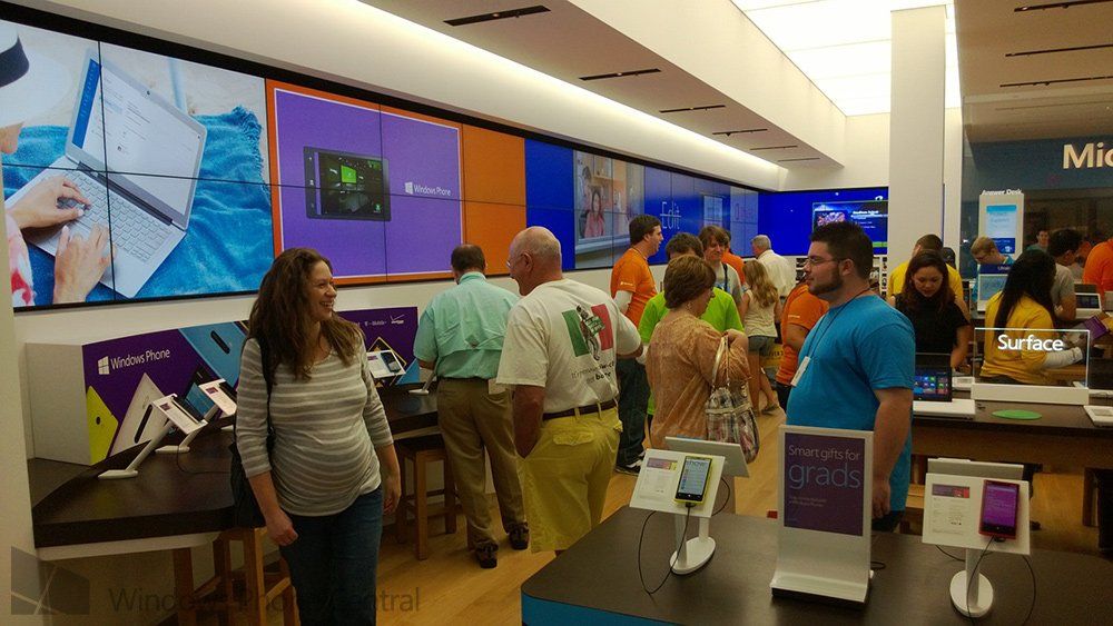 Pics of Microsoft's St. Louis Store grand opening; company gives away