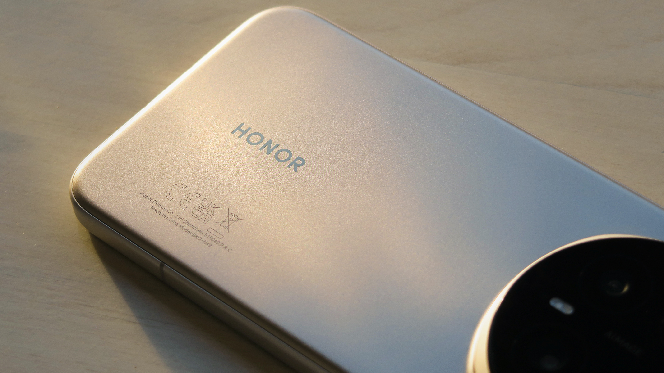 Honor Magic 8 Pro REVIEW T3 logo closeup