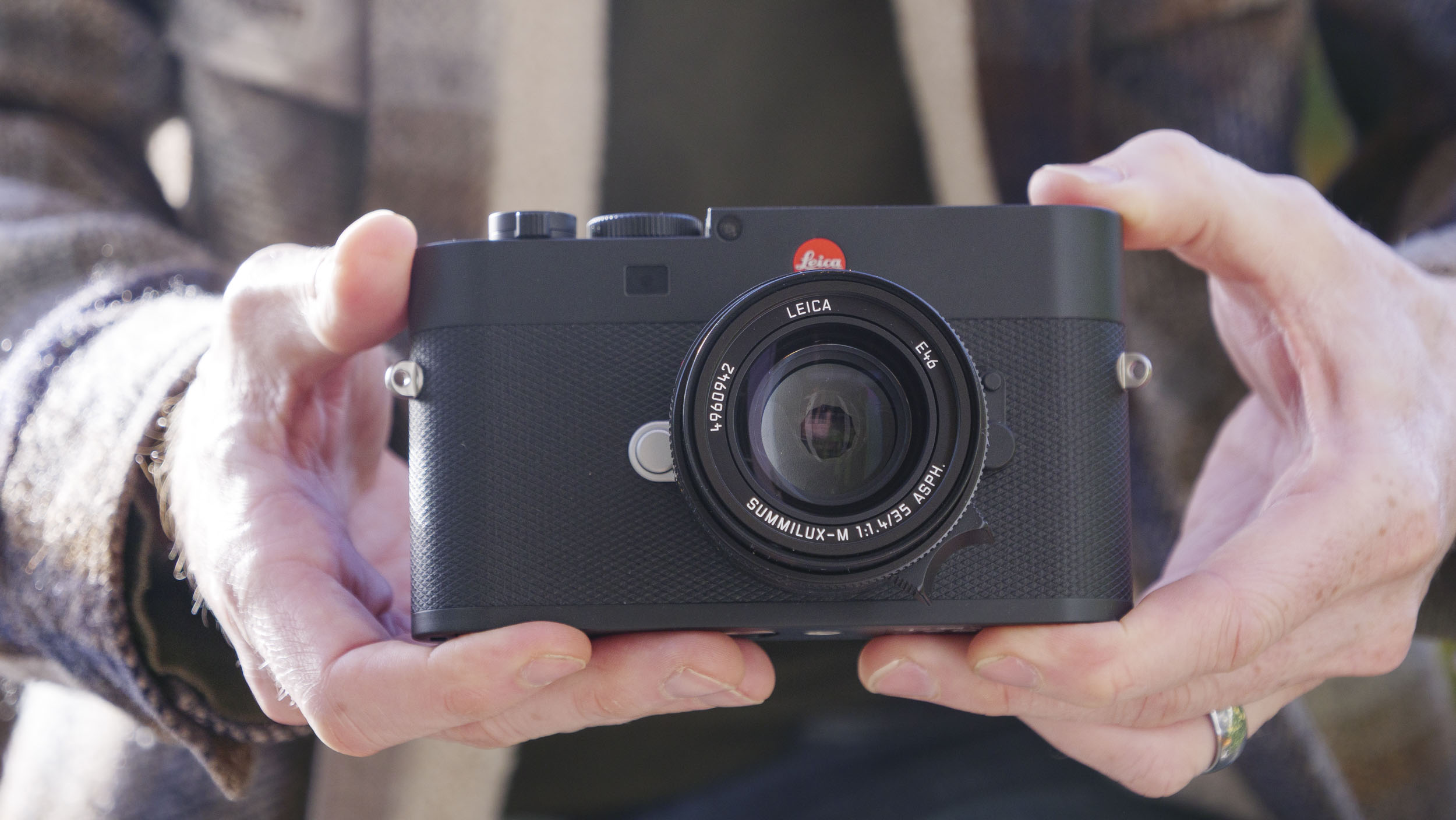 Leica M EV1 camera in user&#039;s hands