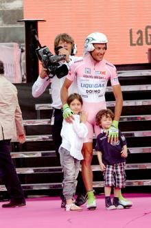 Ivan Basso (Liquigas-Doimo) with his children after winning the 2010 Giro d'Italia