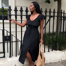 An image of @nlmarilyn wearing a waisted dress.