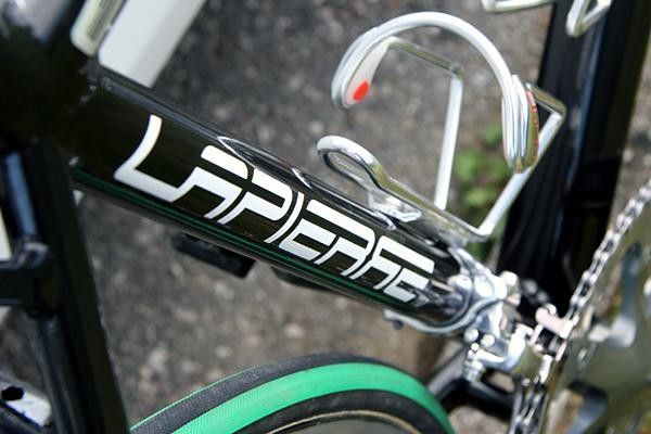 This is actually Lapierre's aluminium cyclocross frame, modified for Roubaix.