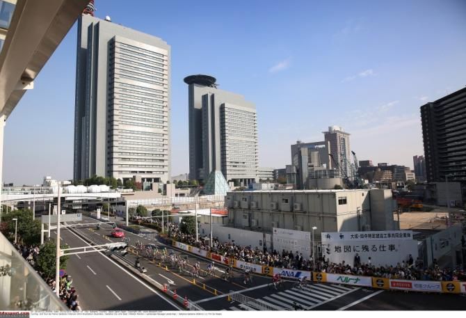 The Saitama Criterium peloton in action.