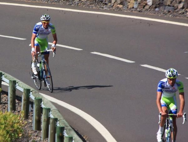 Ivan Basso climbs behind Eros Capecchi.
