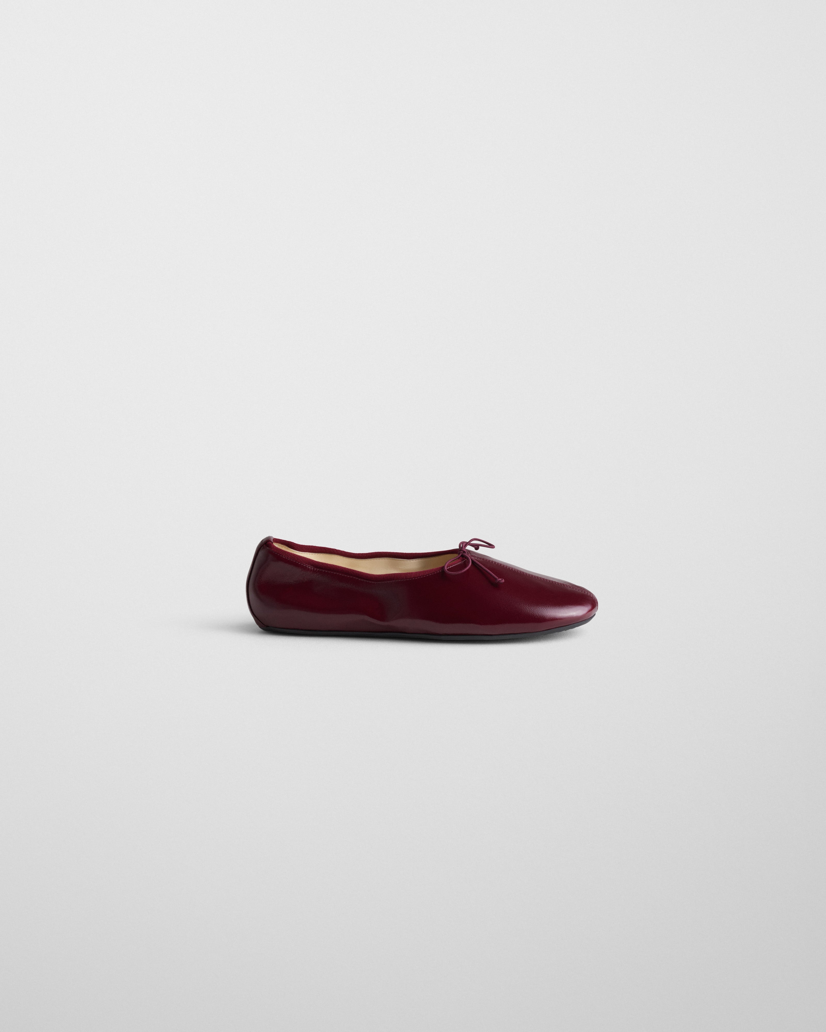 Gathered Flat | Merlot Leather