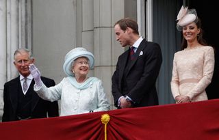 LONDON, UNITED KINGDOM - JUNE 05: (L-R) Prince Charles, Prince of Wales, Queen Elizabeth II, Prince William, Duke of Cambridge and Catherine, Duchess of Cambridge on the balcony of Buckingham Palace during the finale of the Queen's Diamond Jubilee celebrations on June 5, 2012 in London, England. For only the second time in its history the UK celebrates the Diamond Jubilee of a monarch. Her Majesty Queen Elizabeth II celebrates the 60th anniversary of her ascension to the throne today with a carriage procession and a service of thanksgiving at St Paul's Cathedral. (Photo by Stefan Wermuth - WPA Pool/Getty Images)