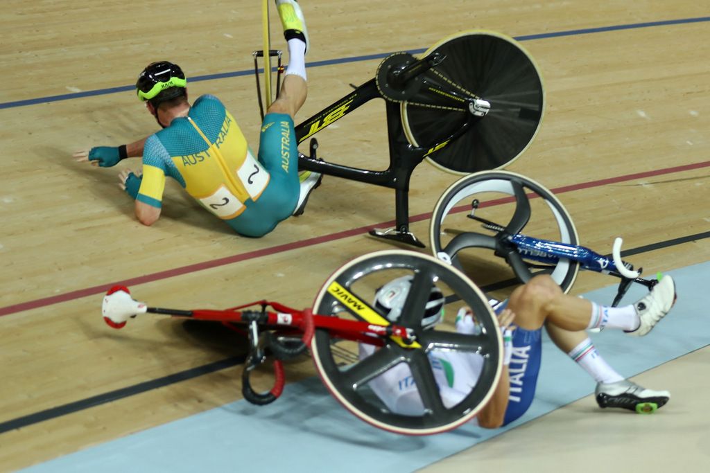 Glenn O'Shea (Australia) and Elia Viviani (Italy) hit the deck