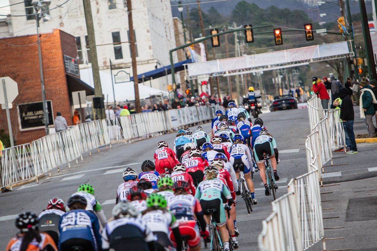 The women head up the hill on the finishing straight
