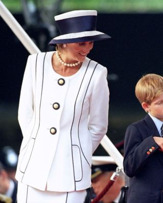 Princess Diana's monochrome VJ Day outfit