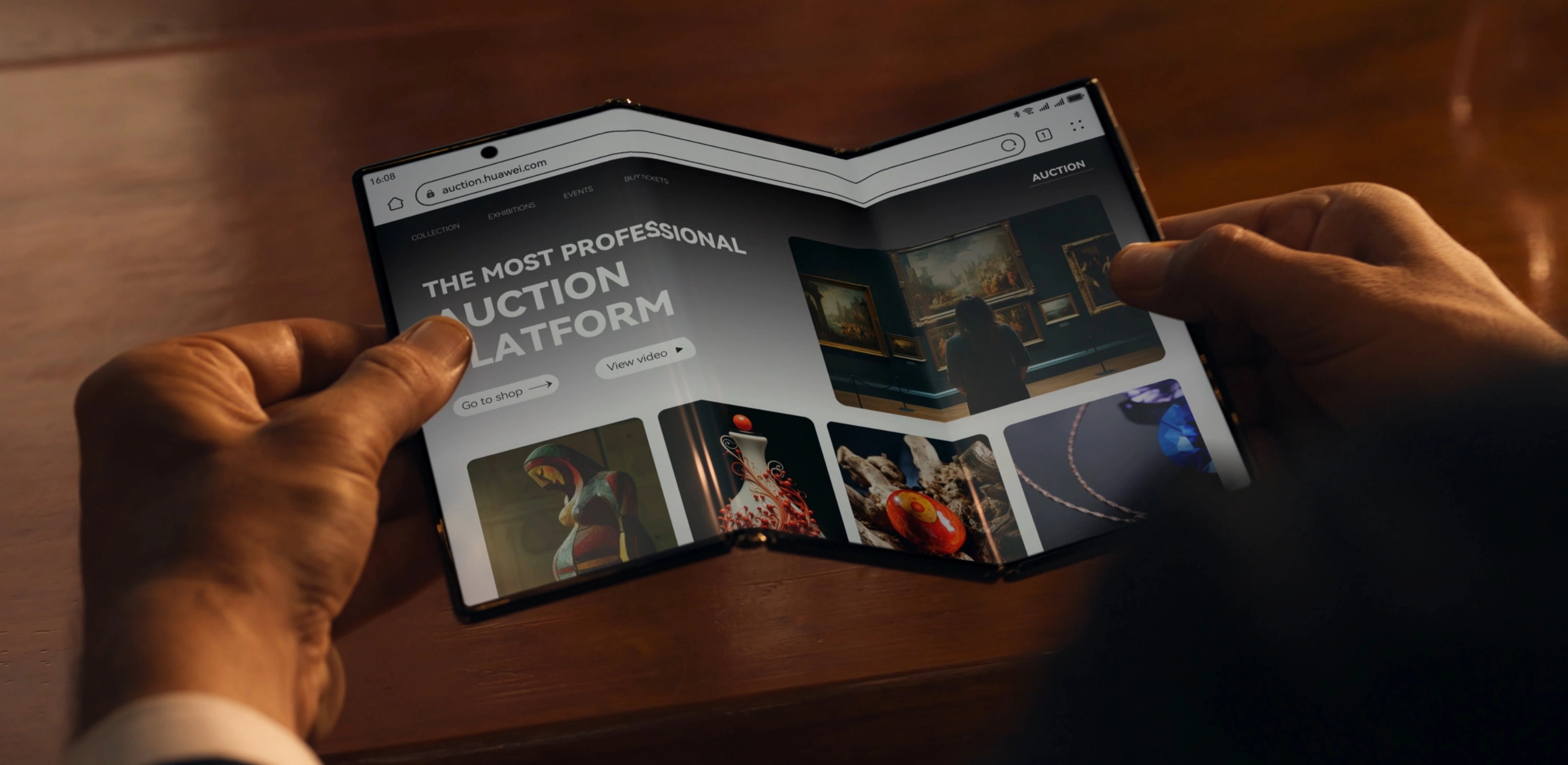 The Huawei Mate XT screen measures 10.2"