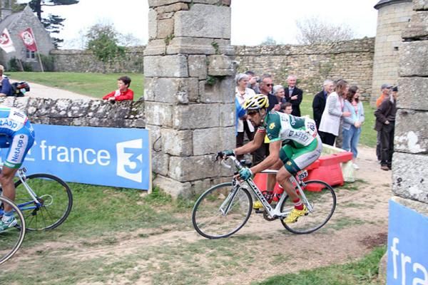 Alex Candelario (Kelly Benefit Strategies-OptumHealth) puts his 'cross skills to use on the tough parcours.