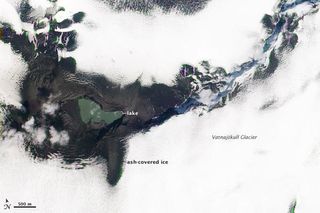 crater-lake-iceland-110624-02