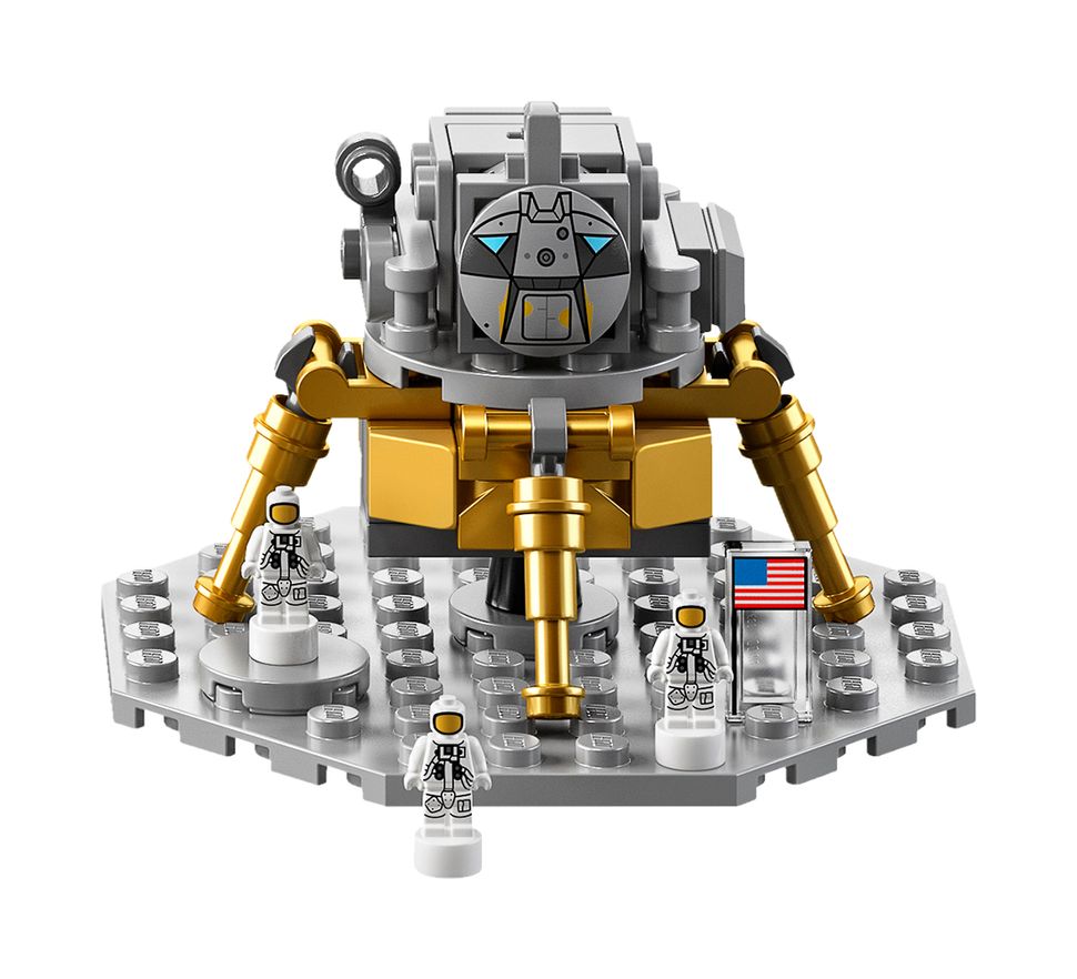 Lego's NASA Apollo Saturn V Moon Landing Set in Pictures | Space