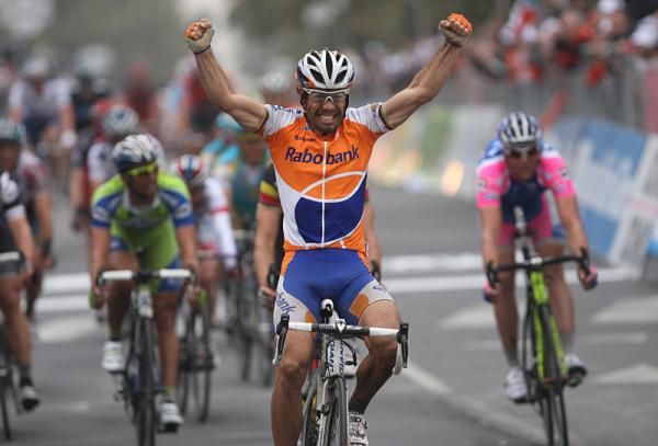 Oscar Freire (Rabobank) wins in San Remo.
