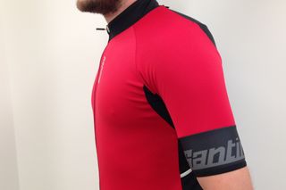 The Santini Beta 2.0 has a good fit on the shoulders and chest