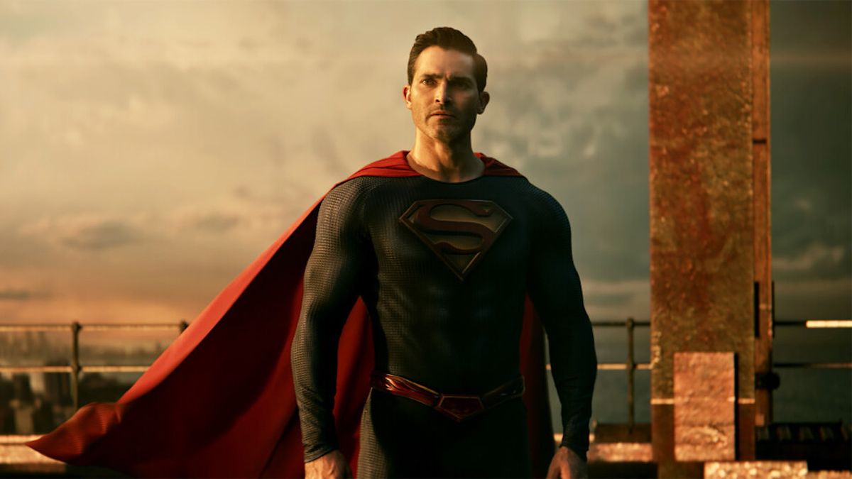 Tyler Hoechlin&#039;s Superman floating in the air