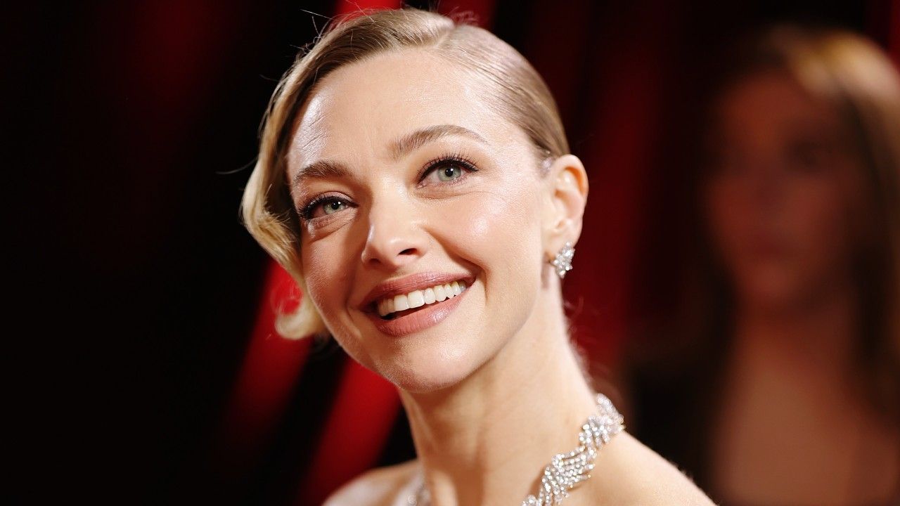 Amanda Seyfried's Ice Queen Manicure Is the Ideal Winter Chrome
