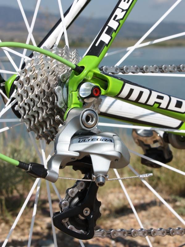 The rear derailleur cable stays well protected nearly from end to end and the entry/exit points are also sized to fit Dura-Ace Di2 connectors, too