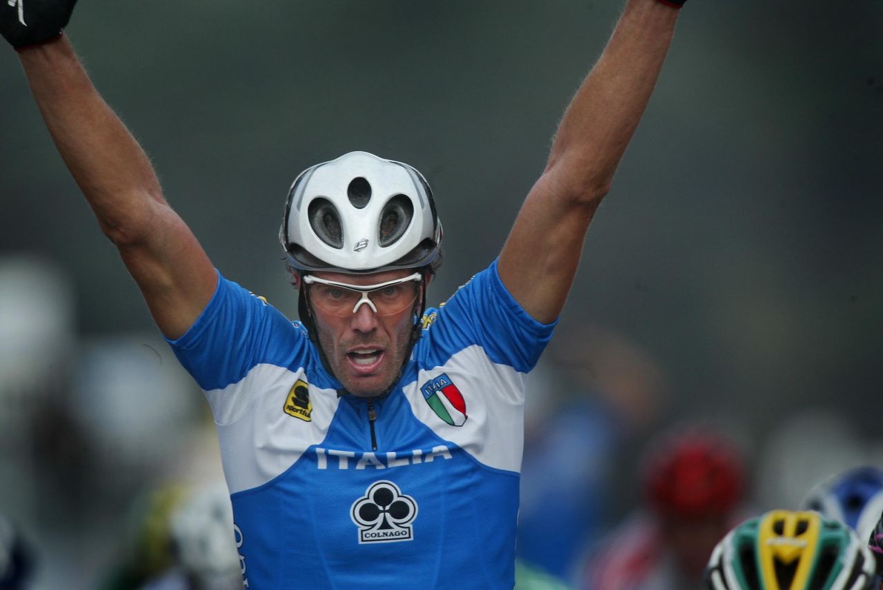 Mario Cipollini raises his arms in celebration