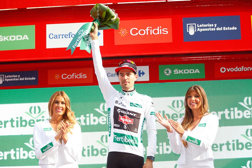 Tom Dumoulin in white on the Vuelta's stage 12 podium.