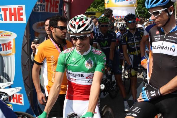 Giovanni Visconti (Farnese Vini-Neri Sottoli) draws a lot of attention as Italian champion.