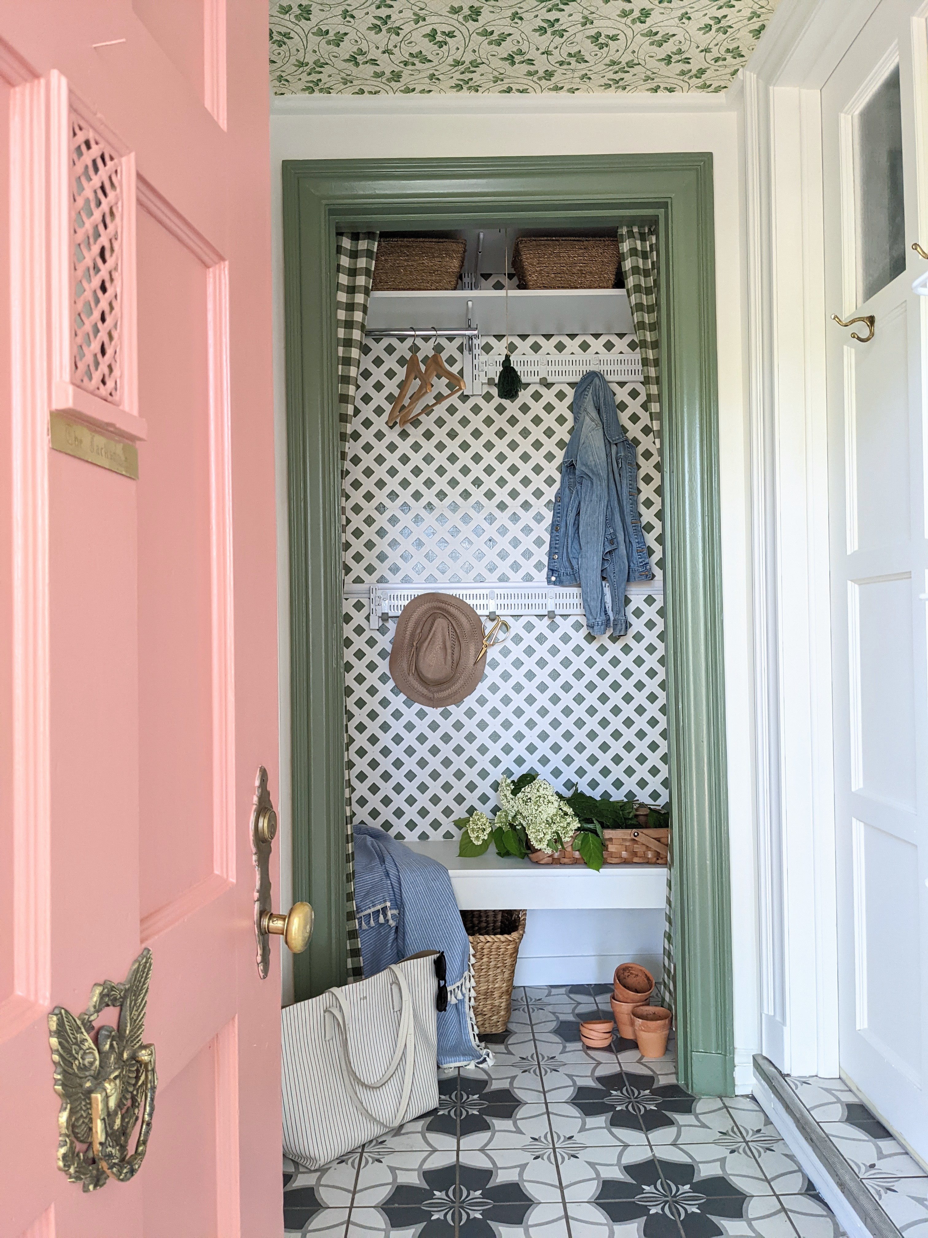 70+ Mudroom Door Stock Photos, Pictures & Royalty-Free Images - iStock | Mud  room door