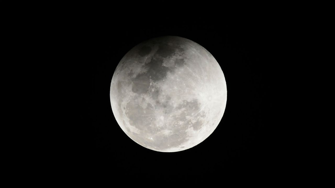 wd-moon_-_dibyangshu_sarkarafpgetty_images.jpg