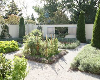 ina garten's vegetable garden at her hamptons house